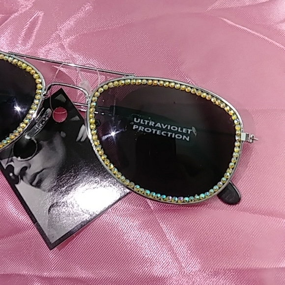 '23 SimplyVita sunglasses - Picture 3 of 5